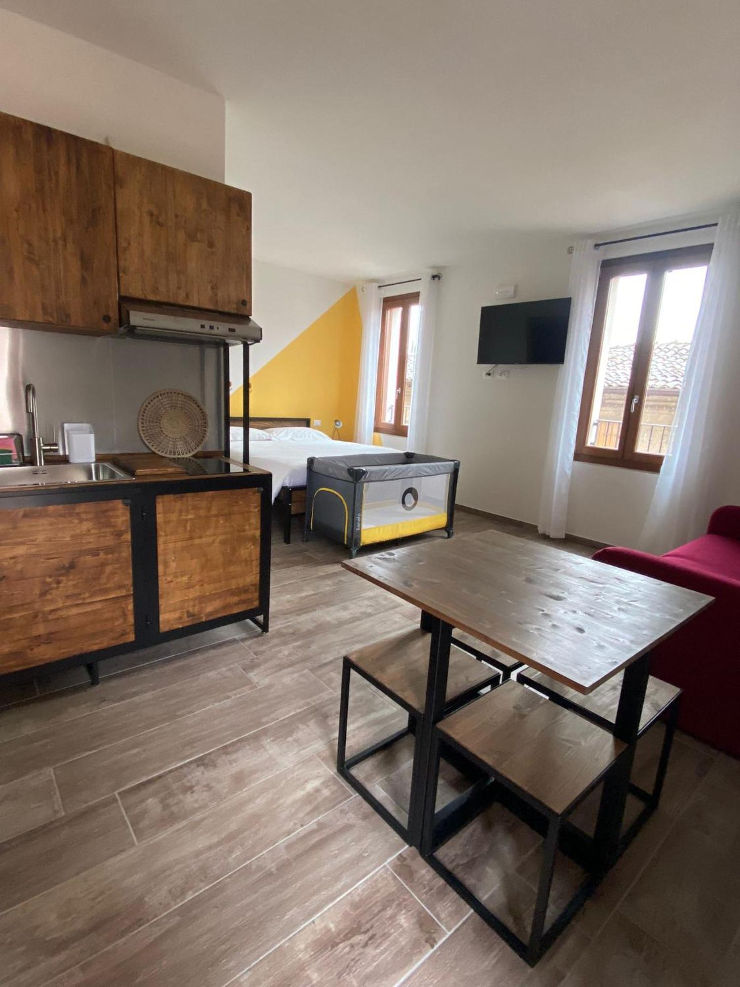 La Volpe Rossa Rooms And Apartments ซานเฟลีเช เดล เบนาโก ภายนอก รูปภาพ